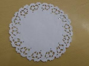 FUNDO RENDADO TAPETINHO 11CM (PCT COM100) em Pedra Bela SP