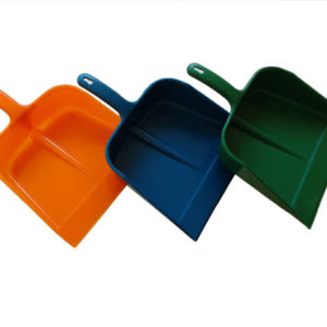 PÁ PARA LIXO PLÁSTICA CABO CURTO em Pedra Bela SP