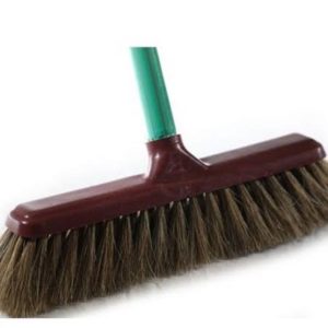 VASSOURA DE PELO ANIMAL 30CM em Pedra Bela SP