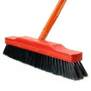 VASSOURA DE PELO SINTÉTICO 40 CM em Pedra Bela SP