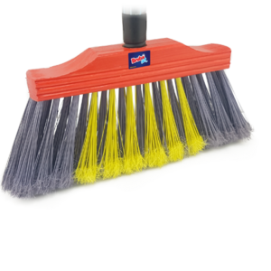 VASSOURA POPULAR MADEIRA em Pedra Bela SP